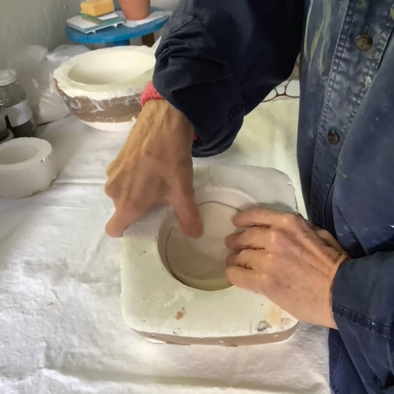 Shapping the plaster moulds