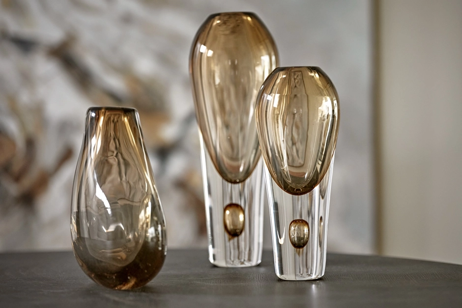 Glass Accessories: Subtle Luxury Through Texture and Light