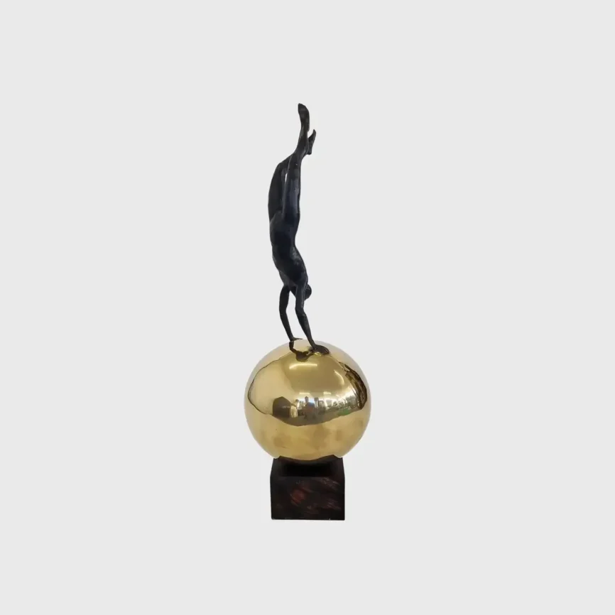 Bronze Figure Over The Moon, Bronze d'Oro finish