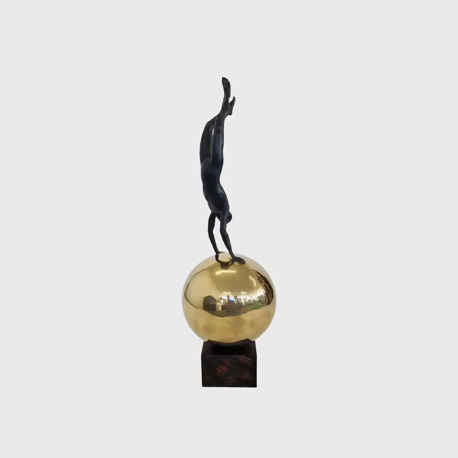 Bronze Figure Over The Moon, Bronze d'Oro finish