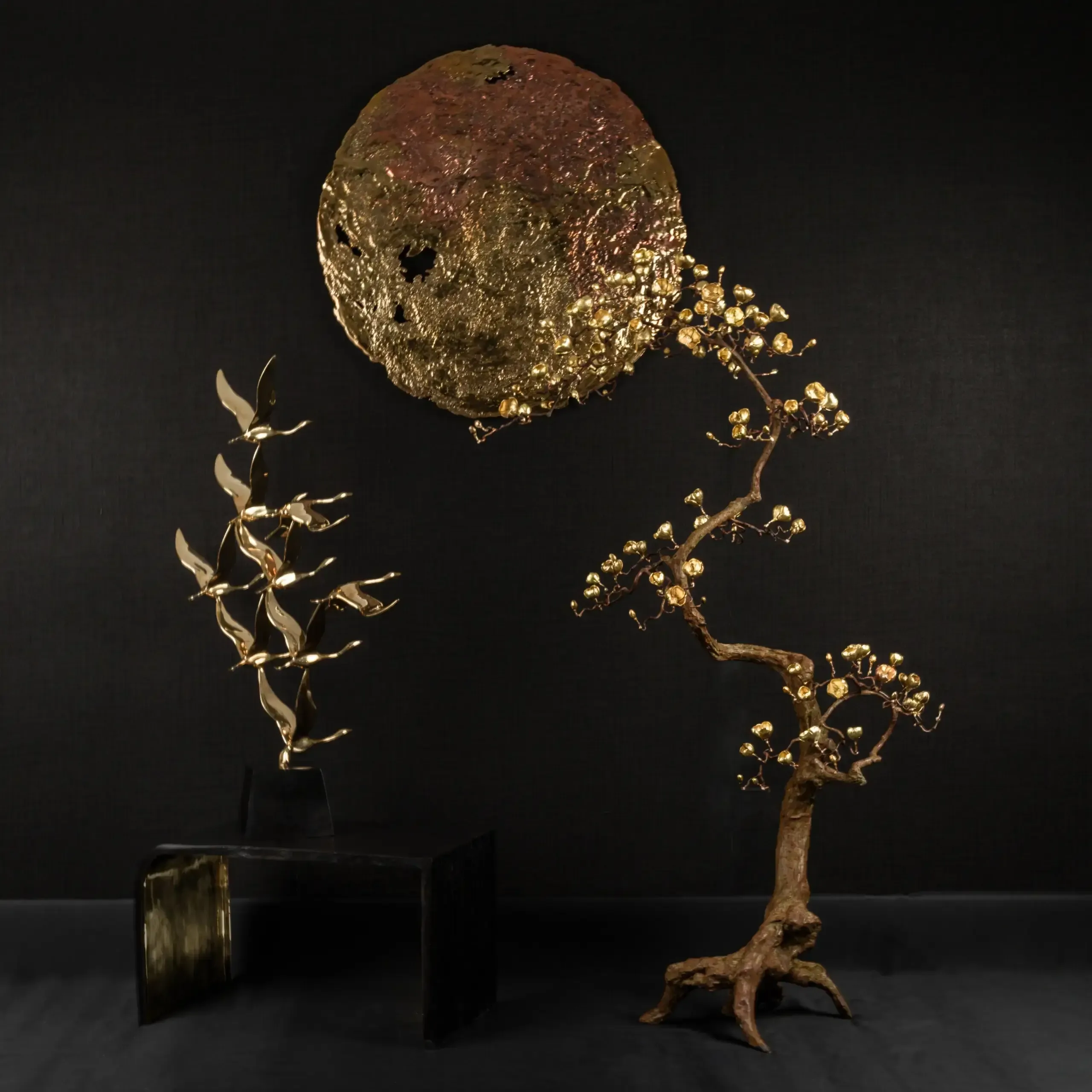 Bronze Sculpture The Moon — Designed for collectors, architects, and discerning interior designers, this luxury designer…
