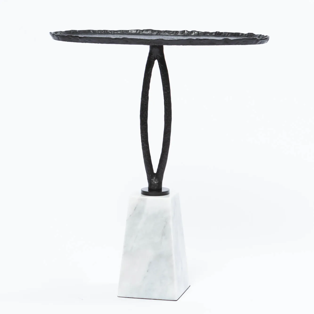 Cocktail Table O Bronze Nera And Marble — Bronze: A Testament to Timeless Strength.